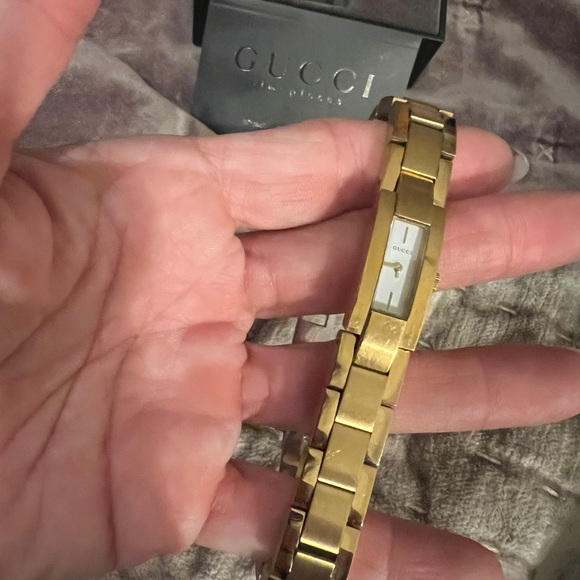 Gold Gucci Watch Vintage Mint Condition Authenticity Card and case - Picture 6 of 17